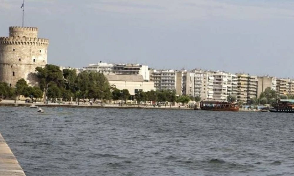 Θεσσαλονίκη: Σε μόνιμη βάση οι καθαρισμοί στον Θερμαϊκό κόλπο